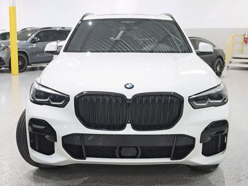 Used 2022 BMW X5 M50i image 8