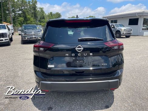 Used 2024 Nissan Rogue S AWD/4WD image 13