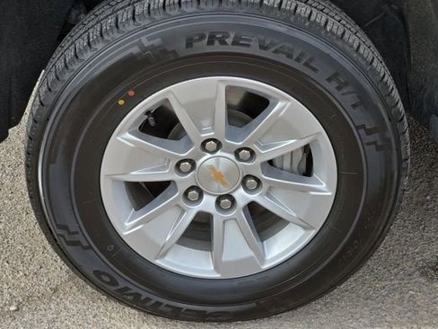 Used 2025 Chevrolet Silverado 1500 LT image 9