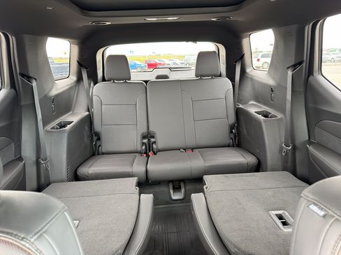 Used 2023 Chevrolet Traverse High Country AWD/4WD image 32