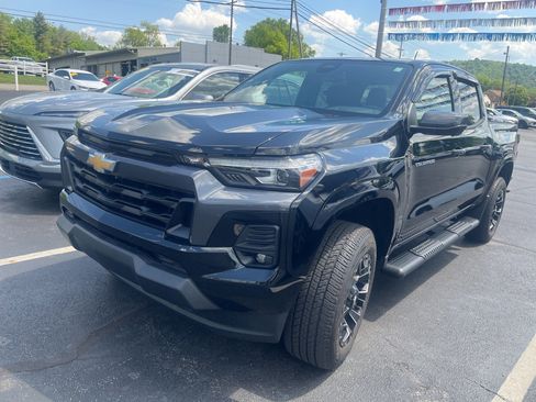 Used 2024 Chevrolet Colorado LT w/ LT Convenience Package III AWD/4WD image 2
