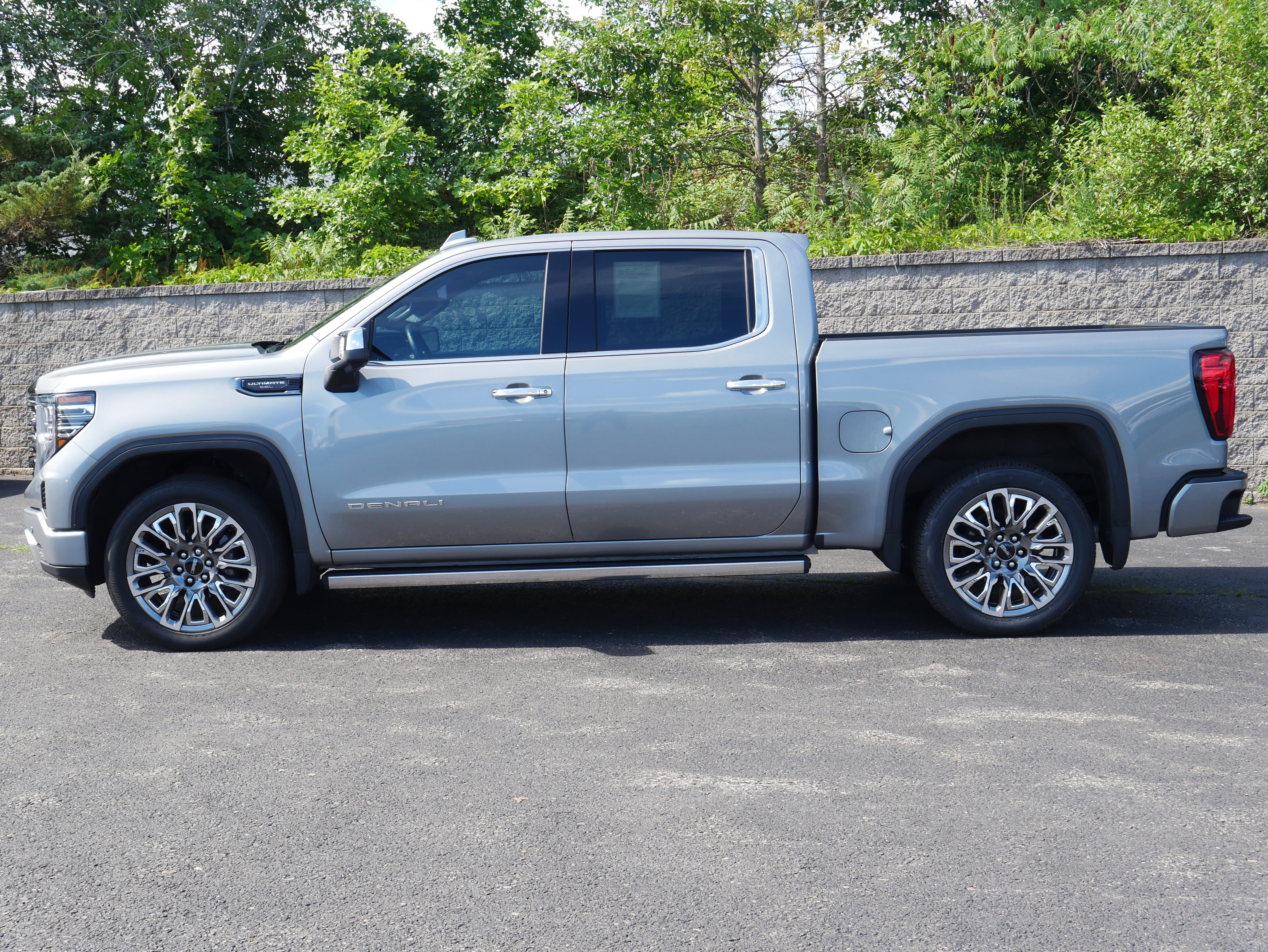 Certified 2023 GMC Sierra 1500 Denali Ultimate AWD/4WD image 3