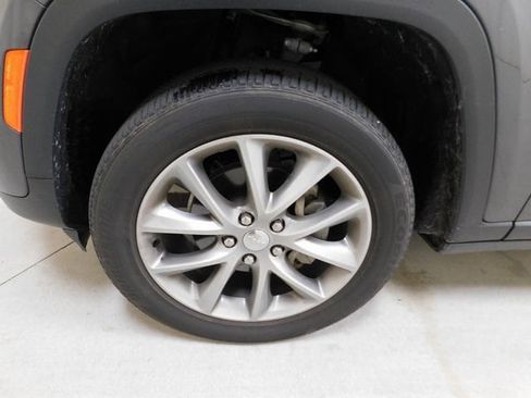 Used 2022 Jeep Grand Cherokee Laredo w/ Luxury Tech Group I image 11