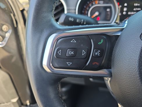 Used 2018 Jeep Wrangler Unlimited Sahara image 16