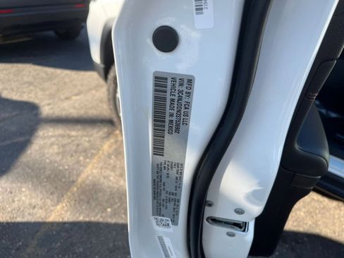 Used 2025 Jeep Compass Trailhawk image 29