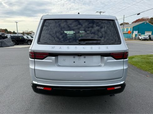 Used 2024 Jeep Wagoneer 4WD image 7