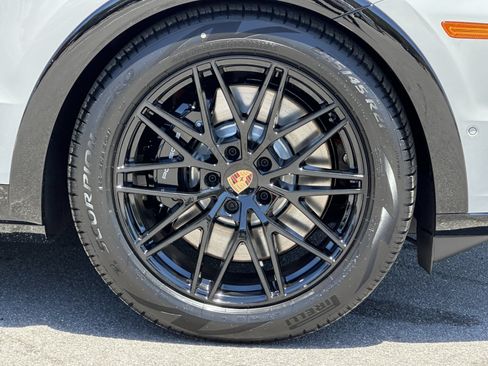 New 2026 Porsche Cayenne GTS AWD/4WD image 43