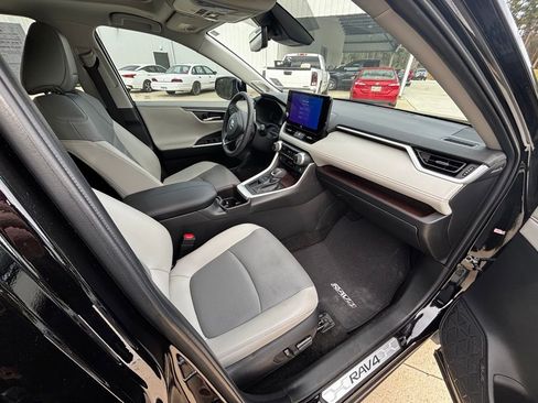 Used 2024 Toyota RAV4 Limited image 12