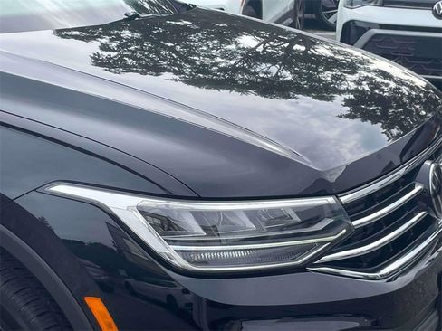 Used 2022 Volkswagen Tiguan SE w/ Panoramic Sunroof Package image 10
