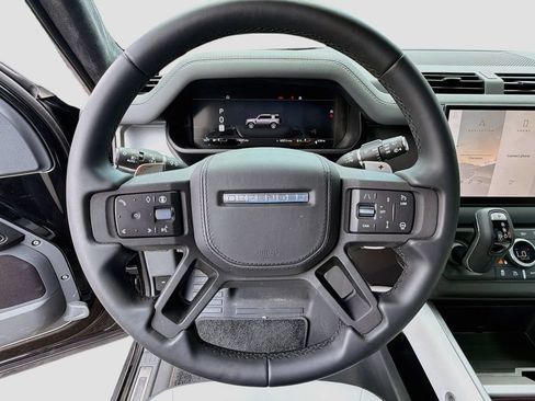 Used 2025 Land Rover Defender 110 V8 AWD/4WD image 12