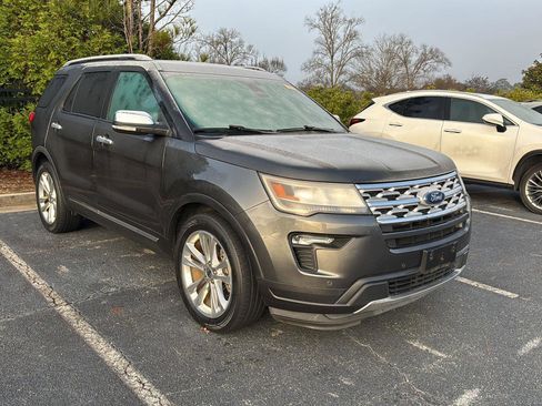 Used 2019 Ford Explorer XLT w/ Equipment Group 202A image 5