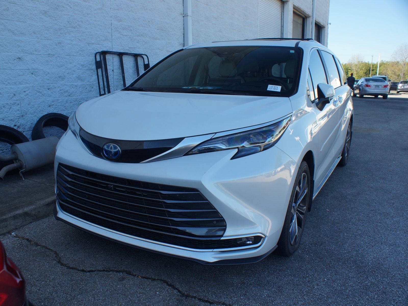 Used 2025 Toyota Sienna Platinum FWD image 5