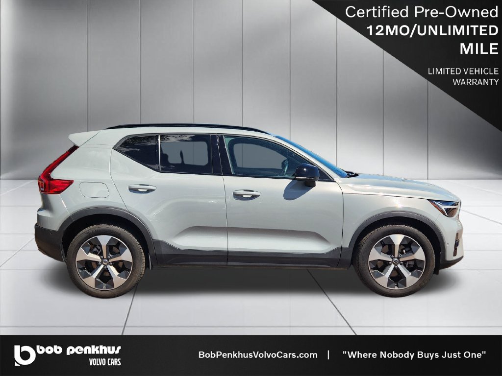 Used 2025 Volvo XC40 B5 Plus AWD/4WD image 24