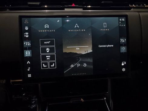 New 2025 Land Rover Range Rover Long Wheelbase SE image 12