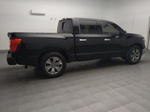 Used 2018 Nissan Titan SV w/ SV Convenience Package image 10