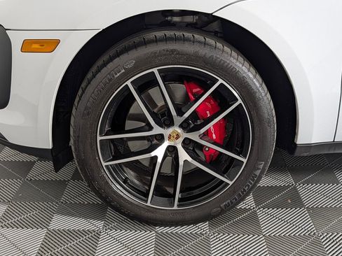 Certified 2023 Porsche Macan S image 11