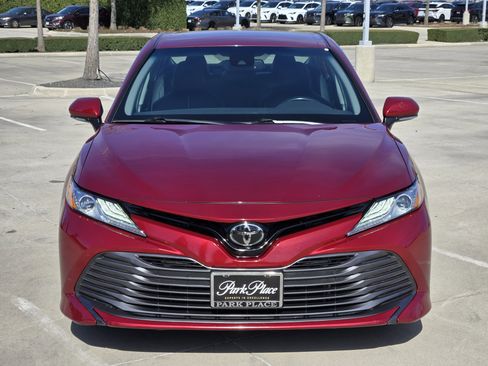 Used 2019 Toyota Camry XLE image 6