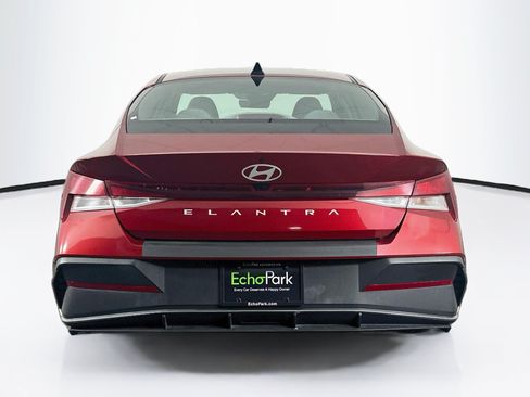 Used 2024 Hyundai Elantra SEL FWD image 7