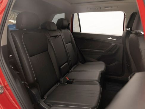 Used 2022 Volkswagen Tiguan SE w/ Panoramic Sunroof Package AWD/4WD image 23
