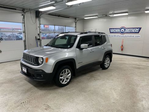 Used 2018 Jeep Renegade Latitude image 1