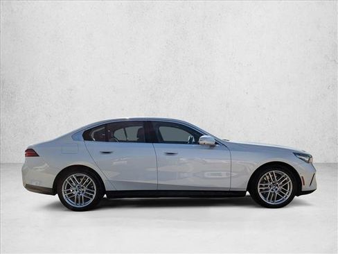 Used 2025 BMW 530i xDrive w/ Premium Package image 4