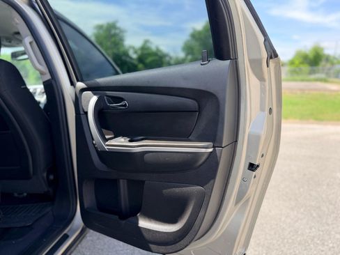 Used 2010 GMC Acadia SLE FWD image 16