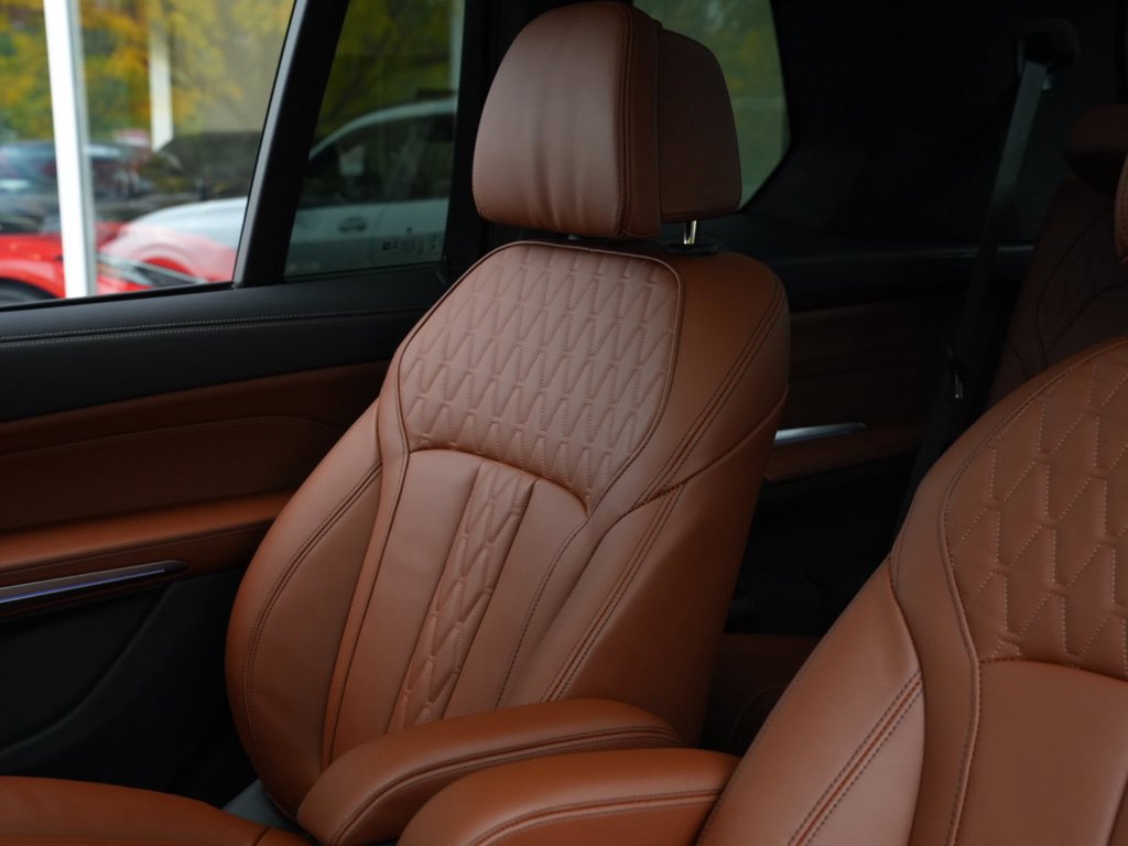 Used 2025 BMW X7 M60i w/ Executive Package AWD/4WD image 39