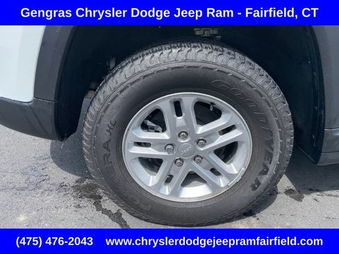 Certified 2023 Jeep Grand Cherokee Laredo w/ Luxury Tech Group I AWD/4WD image 10