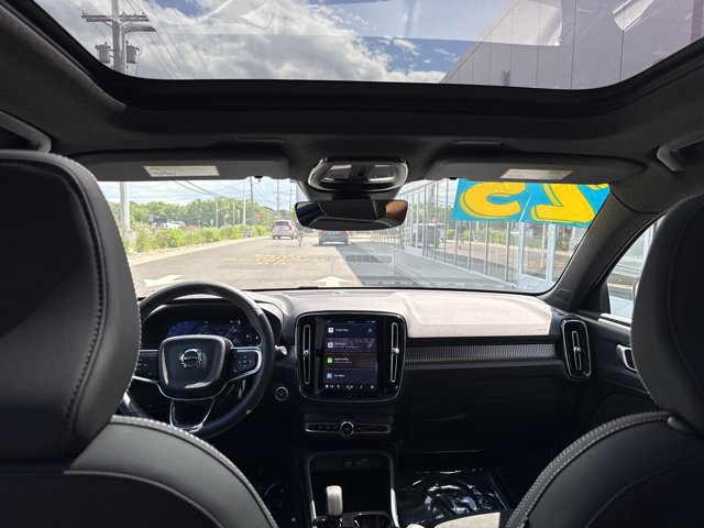 Certified 2025 Volvo XC40 B5 Plus AWD/4WD image 17