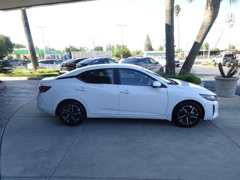 Used 2025 Nissan Sentra SV FWD image 9