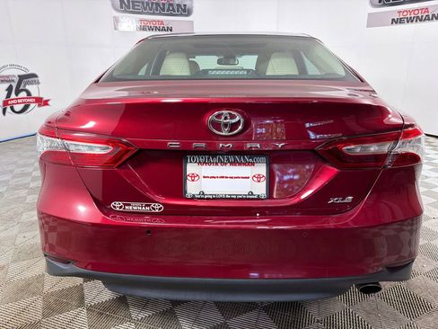 Used 2018 Toyota Camry XLE image 5