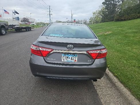 Used 2016 Toyota Camry SE FWD image 5
