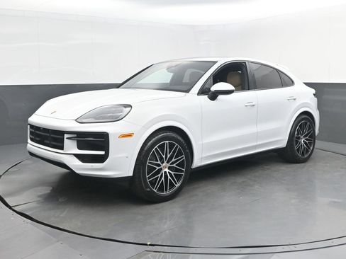 Certified 2025 Porsche Cayenne Coupe AWD/4WD image 1
