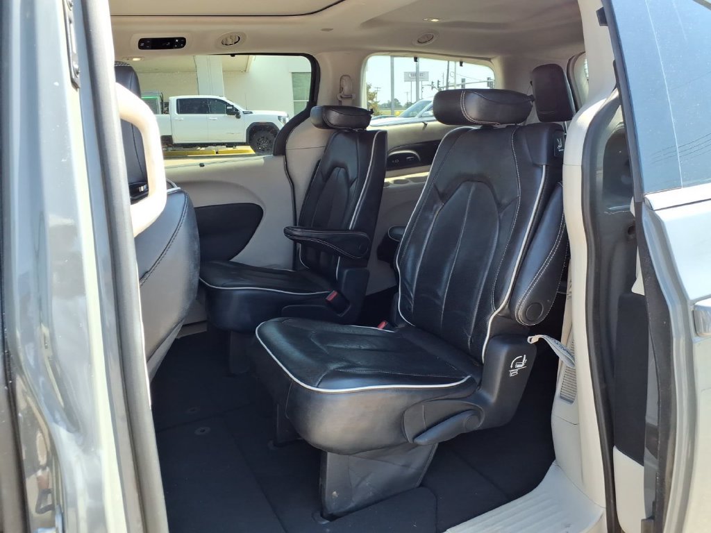 Used 2022 Chrysler Pacifica Limited FWD image 19
