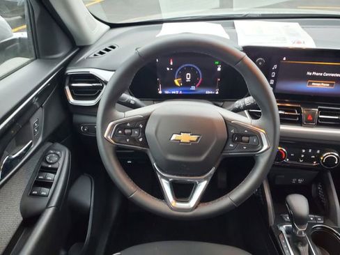 Used 2025 Chevrolet TrailBlazer LT w/ LT Cold Weather Package image 16