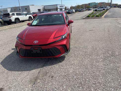 Used 2025 Toyota Camry SE image 8