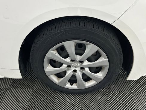 Used 2020 Toyota Corolla LE image 11