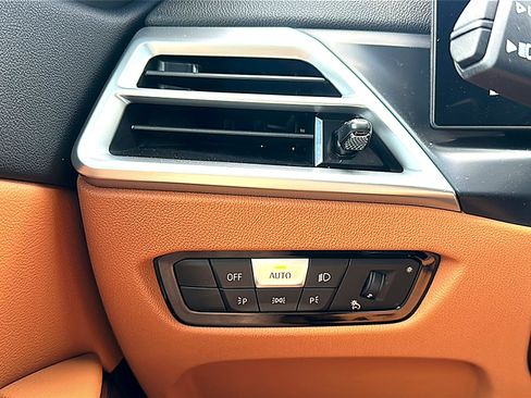 New 2026 BMW 330i Sedan w/ Premium Package RWD image 27
