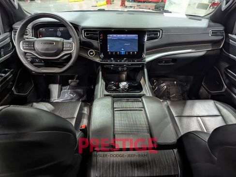 Used 2024 Jeep Wagoneer L Series II w/ Flexible Seating Group image 29