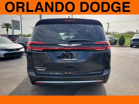 Used 2026 Chrysler Pacifica Select FWD image 7