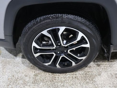 Used 2022 Jeep Compass Limited image 9