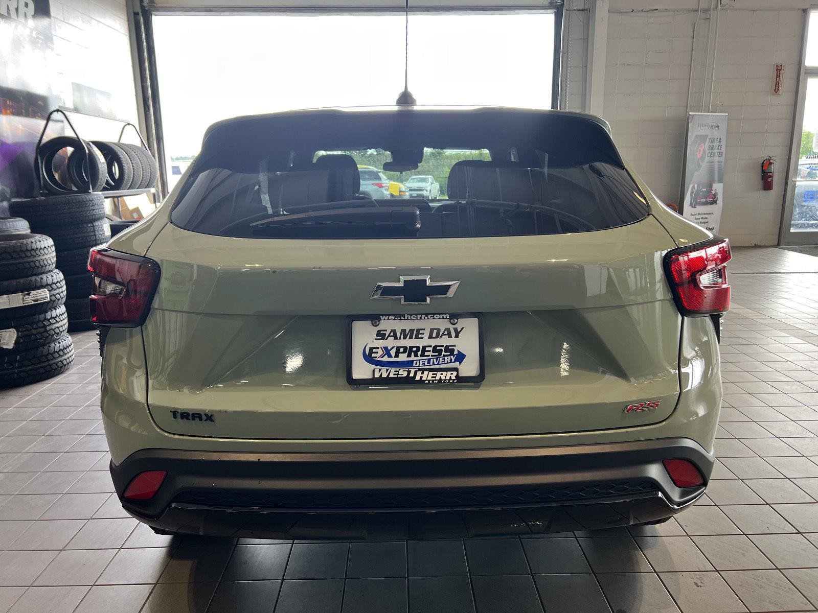 Used 2024 Chevrolet Trax RS FWD image 6