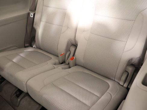 Used 2022 GMC Acadia SLE image 12