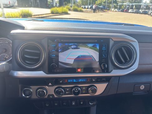 Used 2017 Toyota Tacoma Limited AWD/4WD image 13