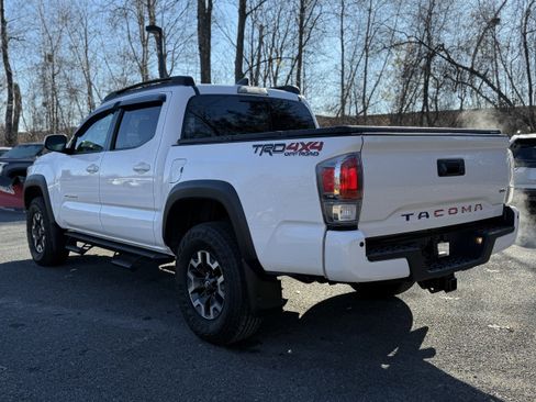 Used 2023 Toyota Tacoma TRD Off-Road w/ Technology Package image 6