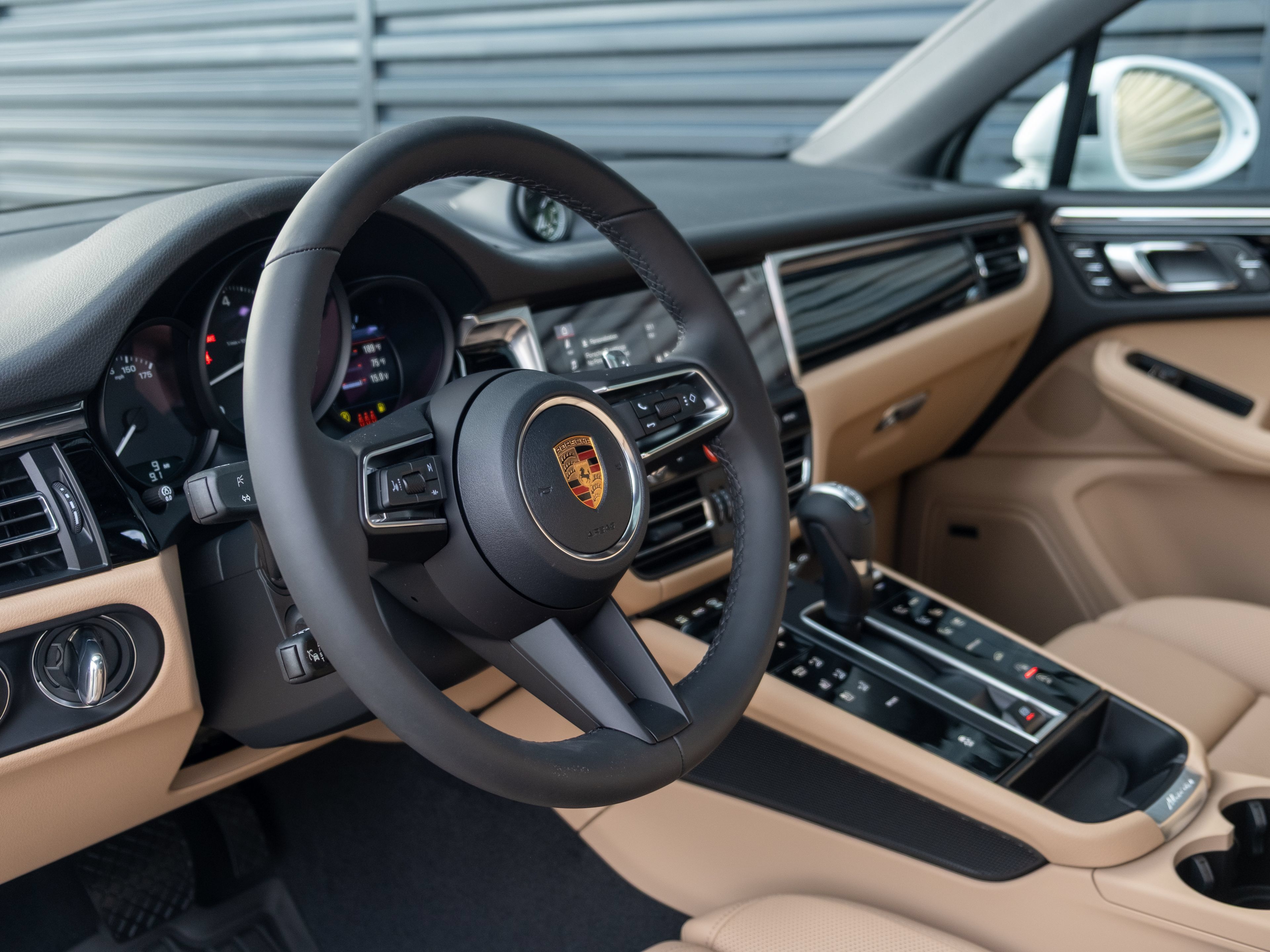 Certified 2026 Porsche Macan AWD/4WD image 4