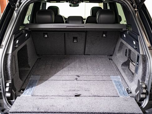 New 2025 Land Rover Range Rover SE image 18