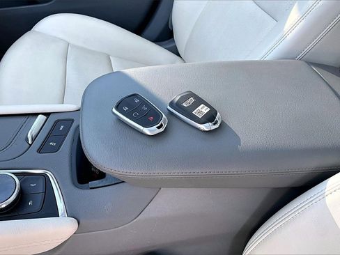 Certified 2025 Cadillac XT6 Premium Luxury image 10