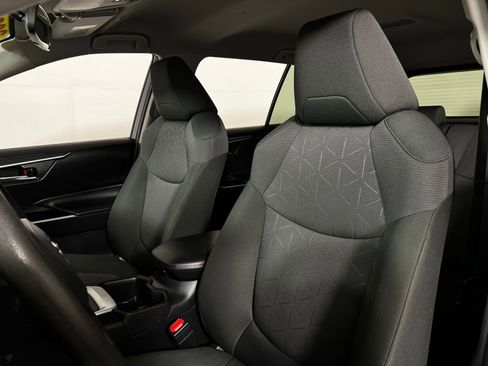 Used 2024 Toyota RAV4 XLE FWD image 13