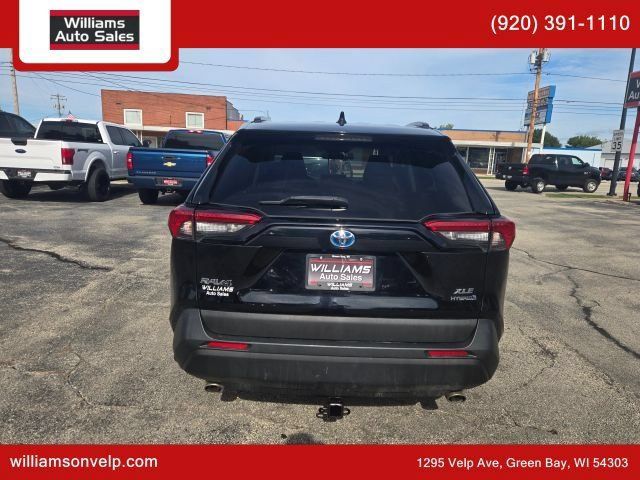 Used 2020 Toyota RAV4 XLE w/ XLE Grade Weather Package AWD/4WD image 4